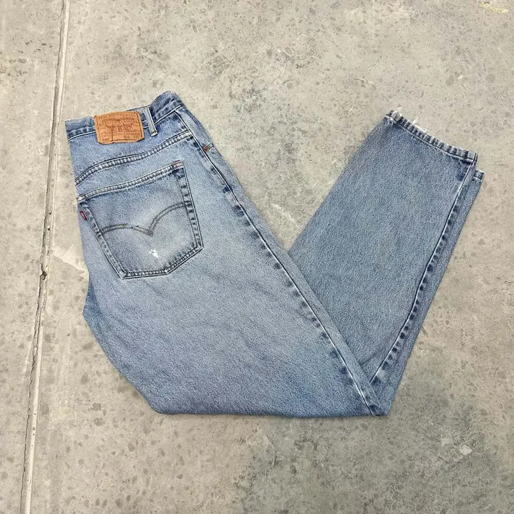 Vintage Levi's 560 Loose Fit Light Wash Jeans - 36x36”